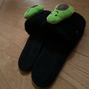 Avocado slippers